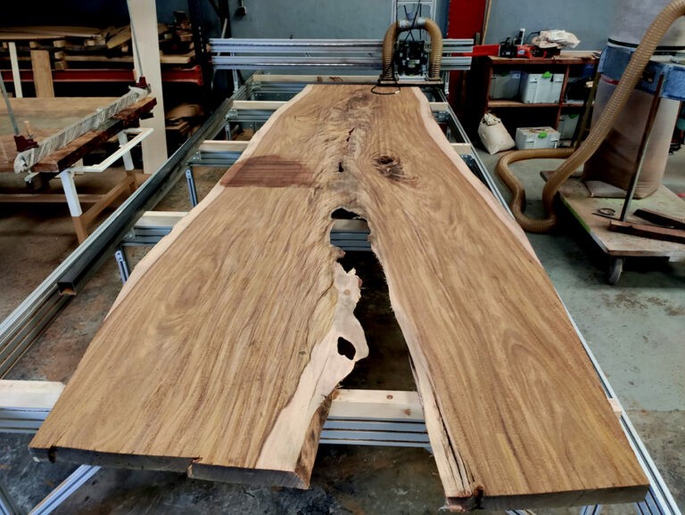 Creando una mesa SIKU: cómo elaboramos nuestros tableros de madera natural